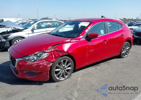 2018 Mazda Mazda3 Touring z USA, uszkodzony, nr VIN 3MZBN1L30JM240800